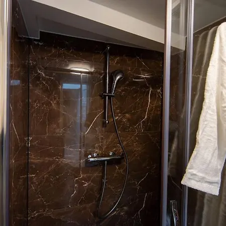 Neighbourhood * Amesterdão