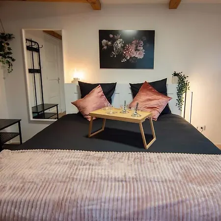 Neighbourhood * Amesterdão