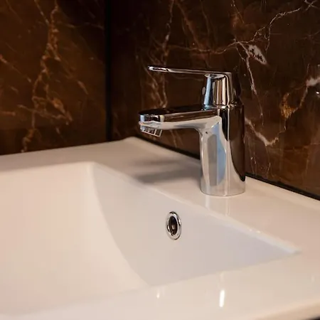 Neighbourhood * Amesterdão