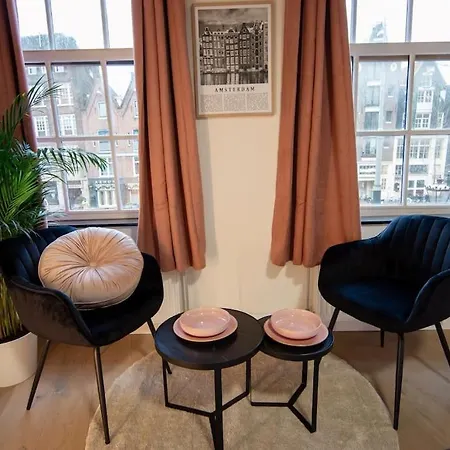 Neighbourhood Apartment *